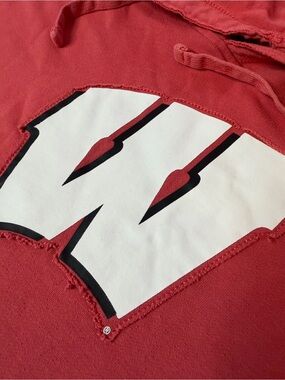 Wisconsin Badgers Distressed‎ Hoodie 2XL Red NCAA Raw Hem Sweatshirt FLAW